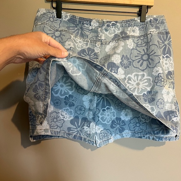 Liz Claiborne Floral Denim Skort Size 16 Petite - Picture 5 of 7